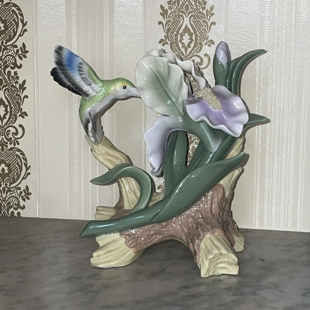 VTG Beautiful Hand Painted Purple Porcelain Iris & Green Hummingbird‎ Figurine